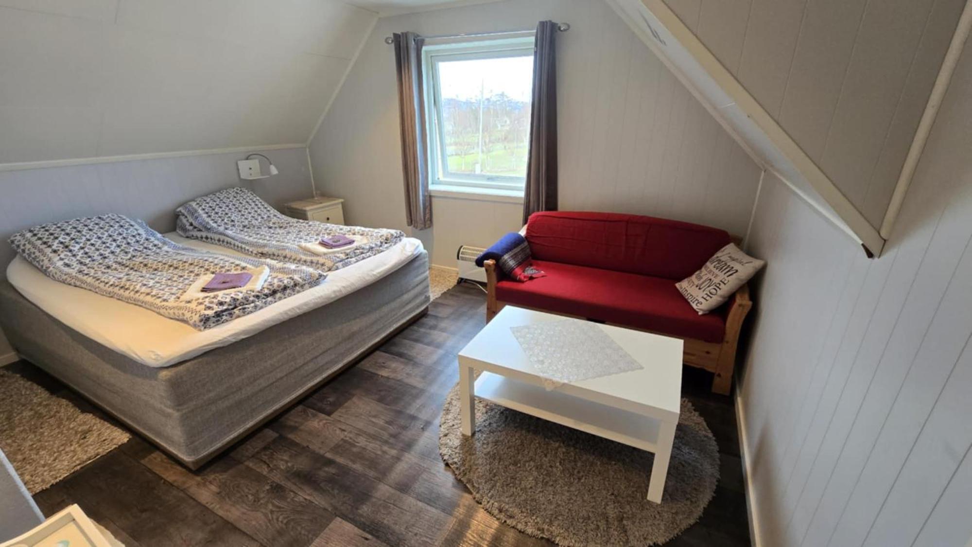 1 Room In The Yellow House, Close To Airport & Lofoten Evenskjer Exteriér fotografie