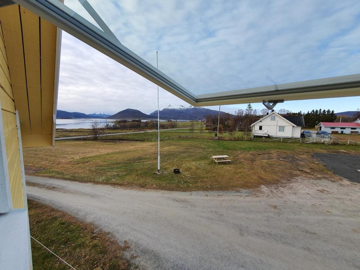 1 Room In The Yellow House, Close To Airport & Lofoten Evenskjer Exteriér fotografie